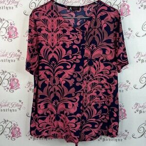 Model France tshirt ornate Chic Women's Blouse in Pink and Black Floral Design